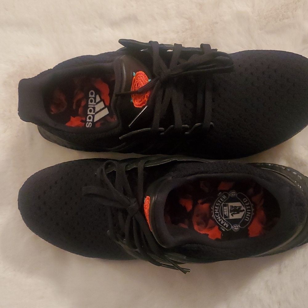 Adidas Ultraboost x Manu FC